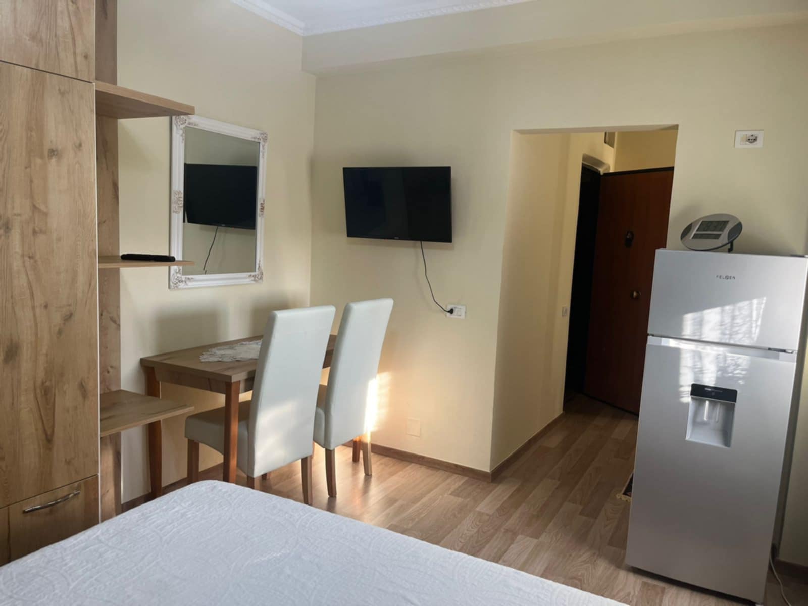 ___________________________APARTAMENT-ME-QERA-DITORE-TIRANE-110