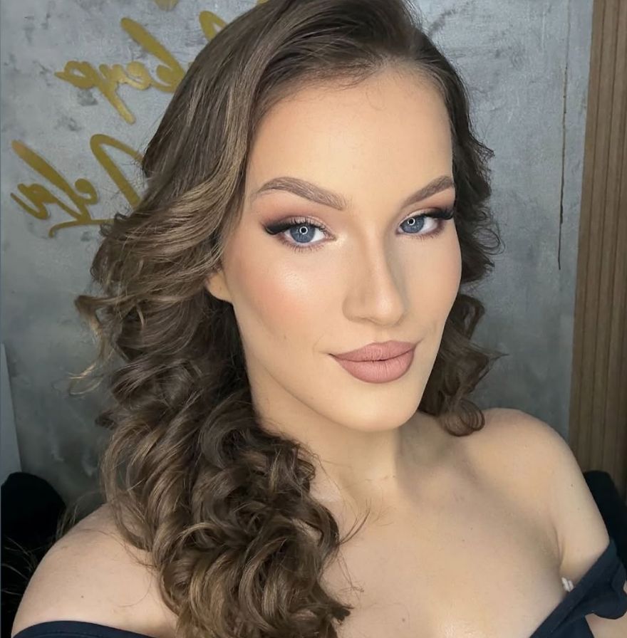 PARUKERI-SALLON-BUKURIE-FIER-195