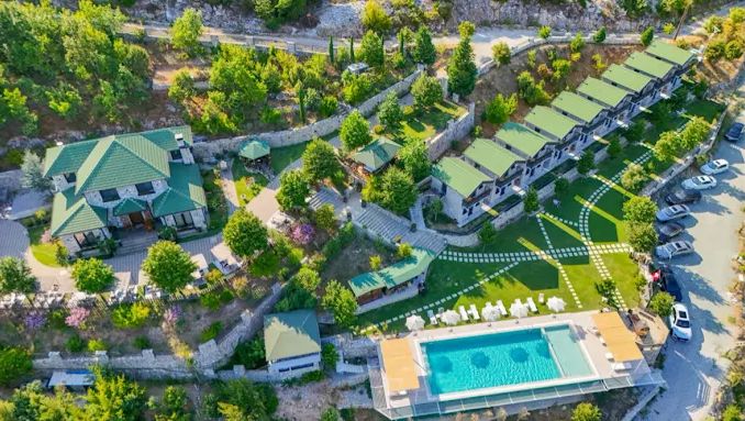 ADORA-BUJTINA-FIERZE-1