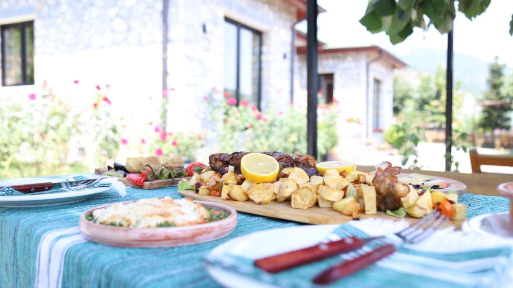 ADORA-BUJTINA-FIERZE-193