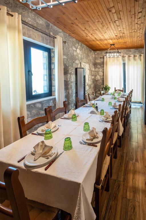 ADORA-BUJTINA-FIERZE-195