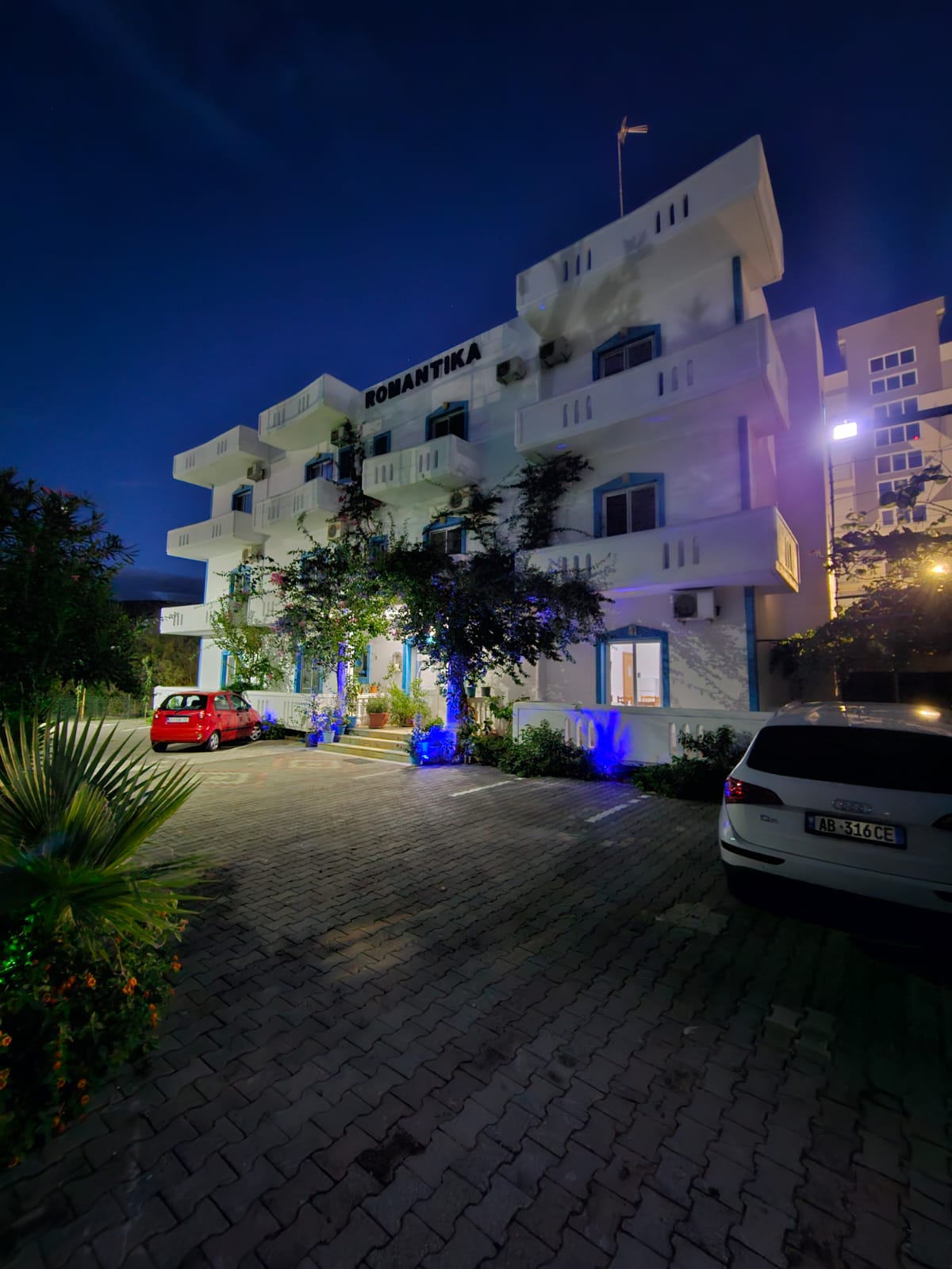 HOTEL ROMANTIKA – AKOMODIM KOMOD 100M NGA DETI NË SHËNGJIN – foto 2