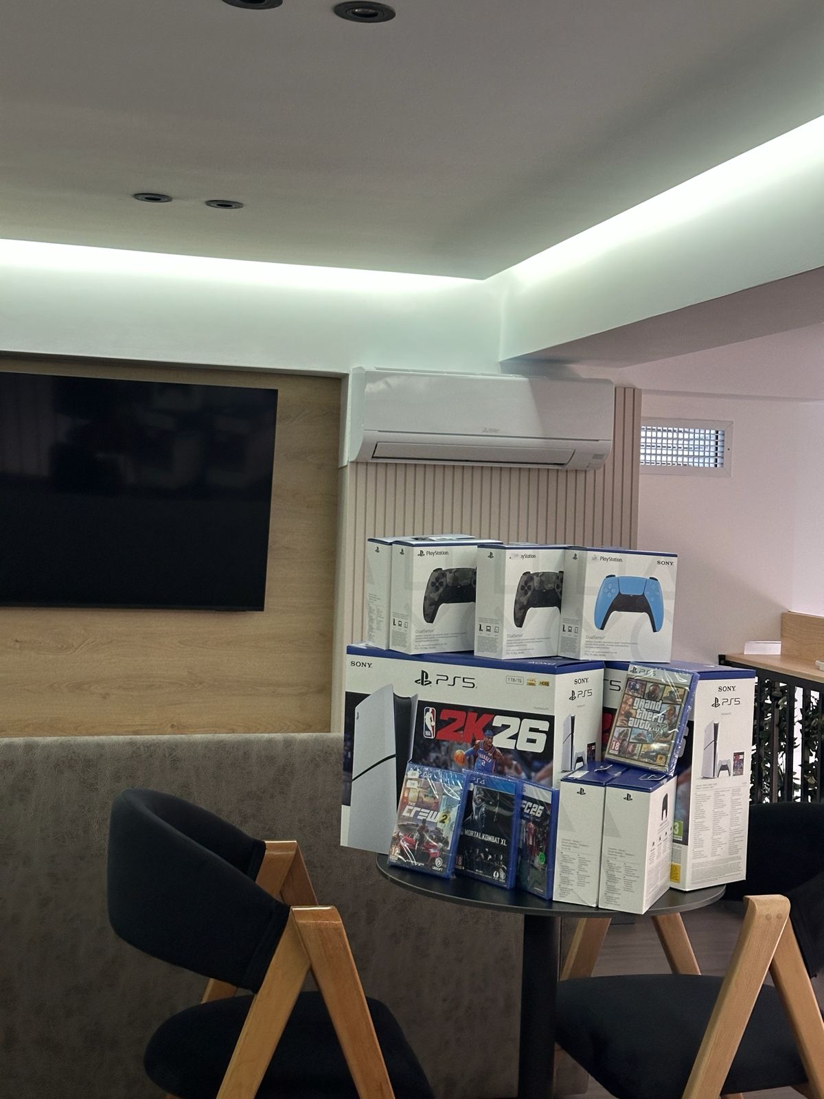 TROY'S COFFEE BAR – BAR, BILIARDO, PLAYSTATION DHE LAVAZH NË TIRANË – foto 3