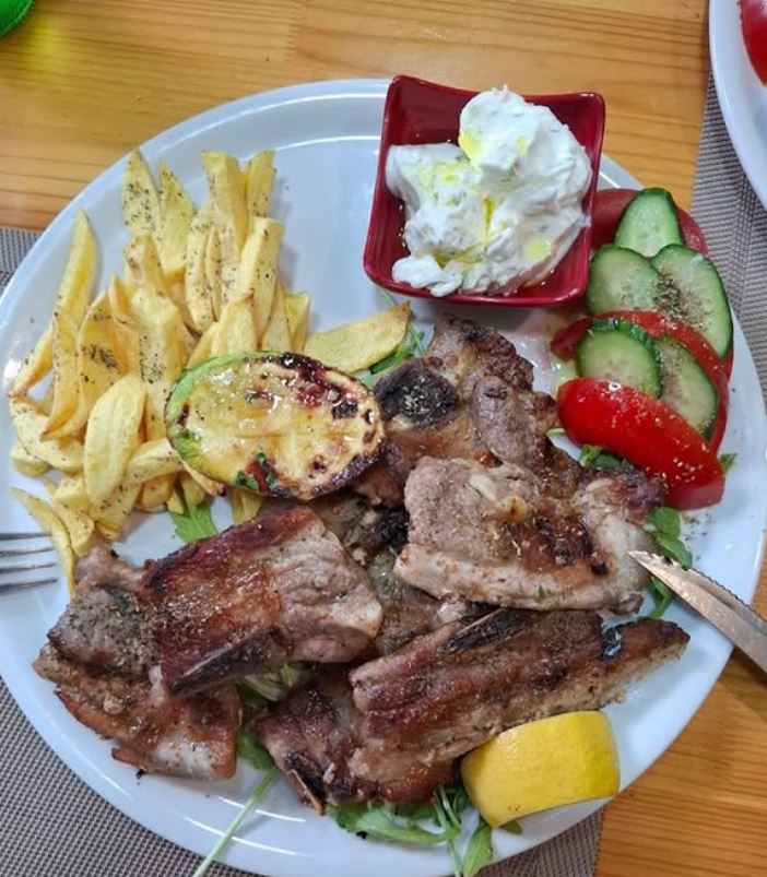 SOFRA TRADICIONALE VLORE - KUZHINE SHQIPTARE DHE ITALIANE ME DELIVERY NE VLORE – foto 4