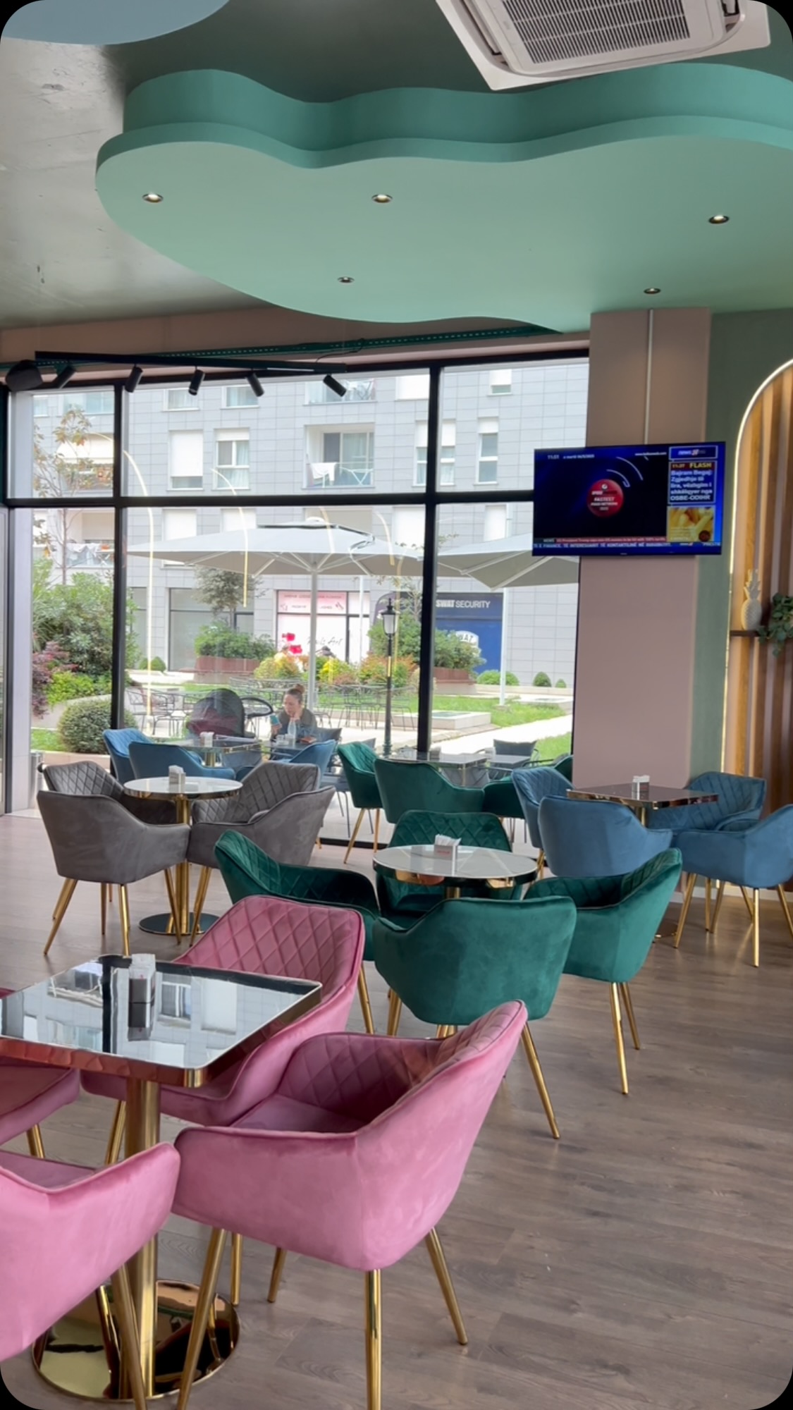 OHANA BAR – KËND LOJRASH DHE BAR KAFE TE KOMPLEKSI FIORI DI BOSCO, TIRANË – foto 2
