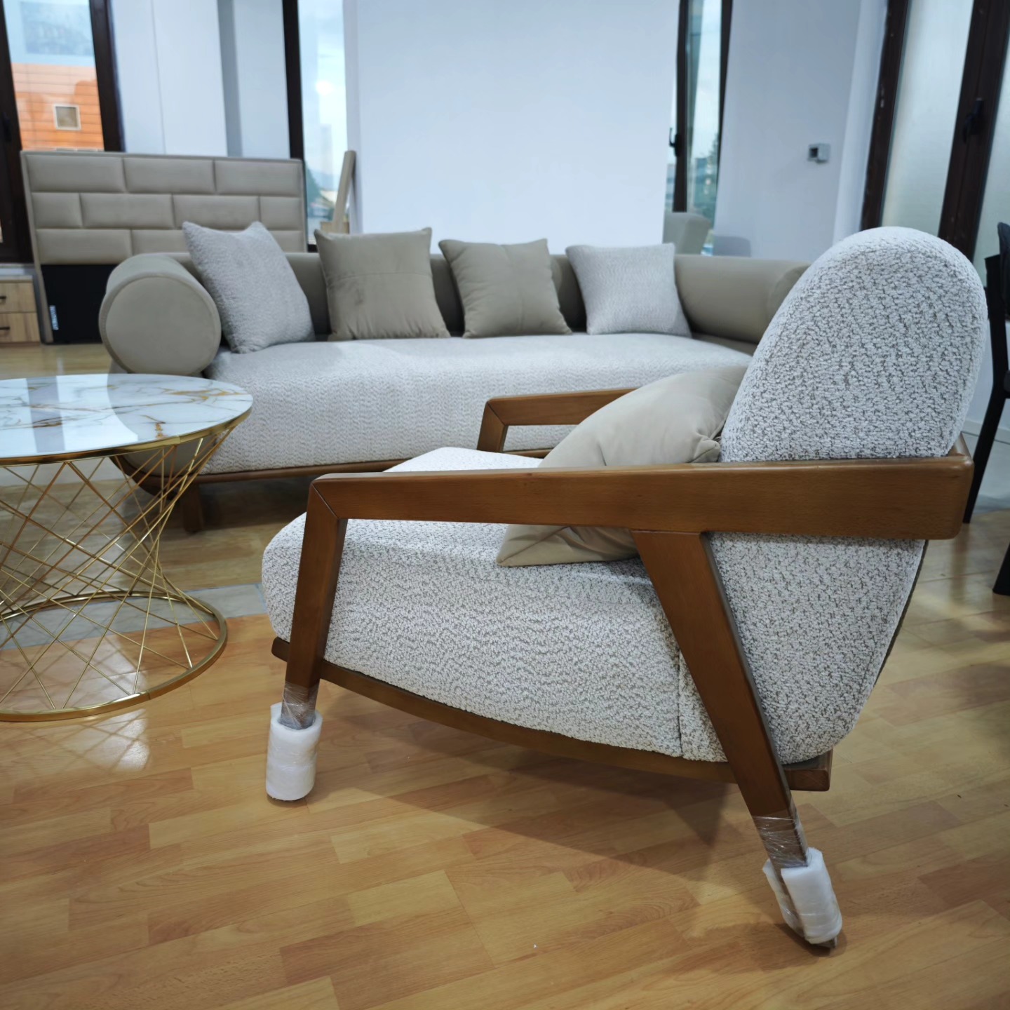 MOBILERI WINCO HOME - TAVOLINA DHE KARRIGE ME SHUMICE E PAKICE NE TIRANE – foto 2