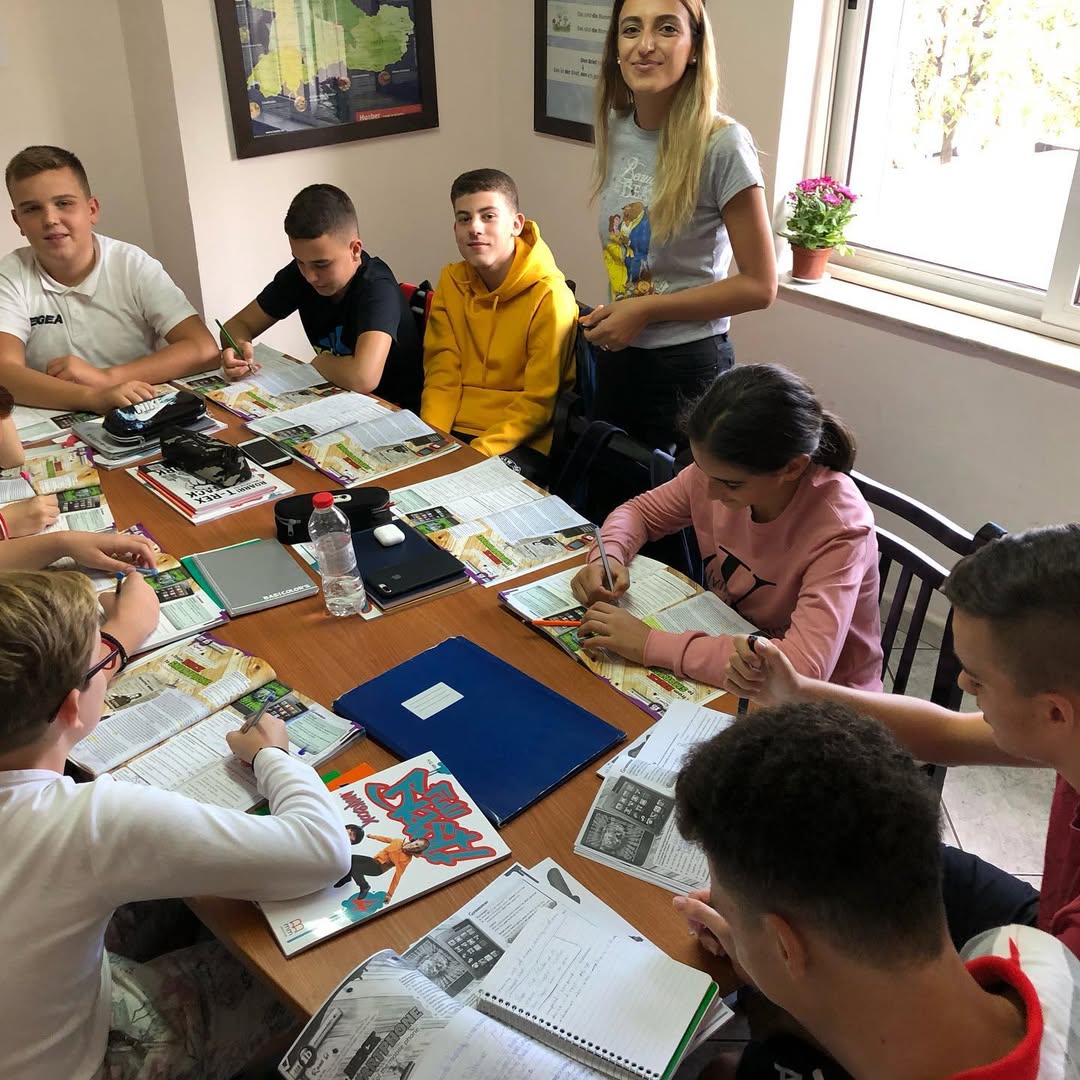 OXFORD LEADER CENTER – QENDËR KURSESH GJUHËSH DHE STUDIMI NË TIRANË – foto 4